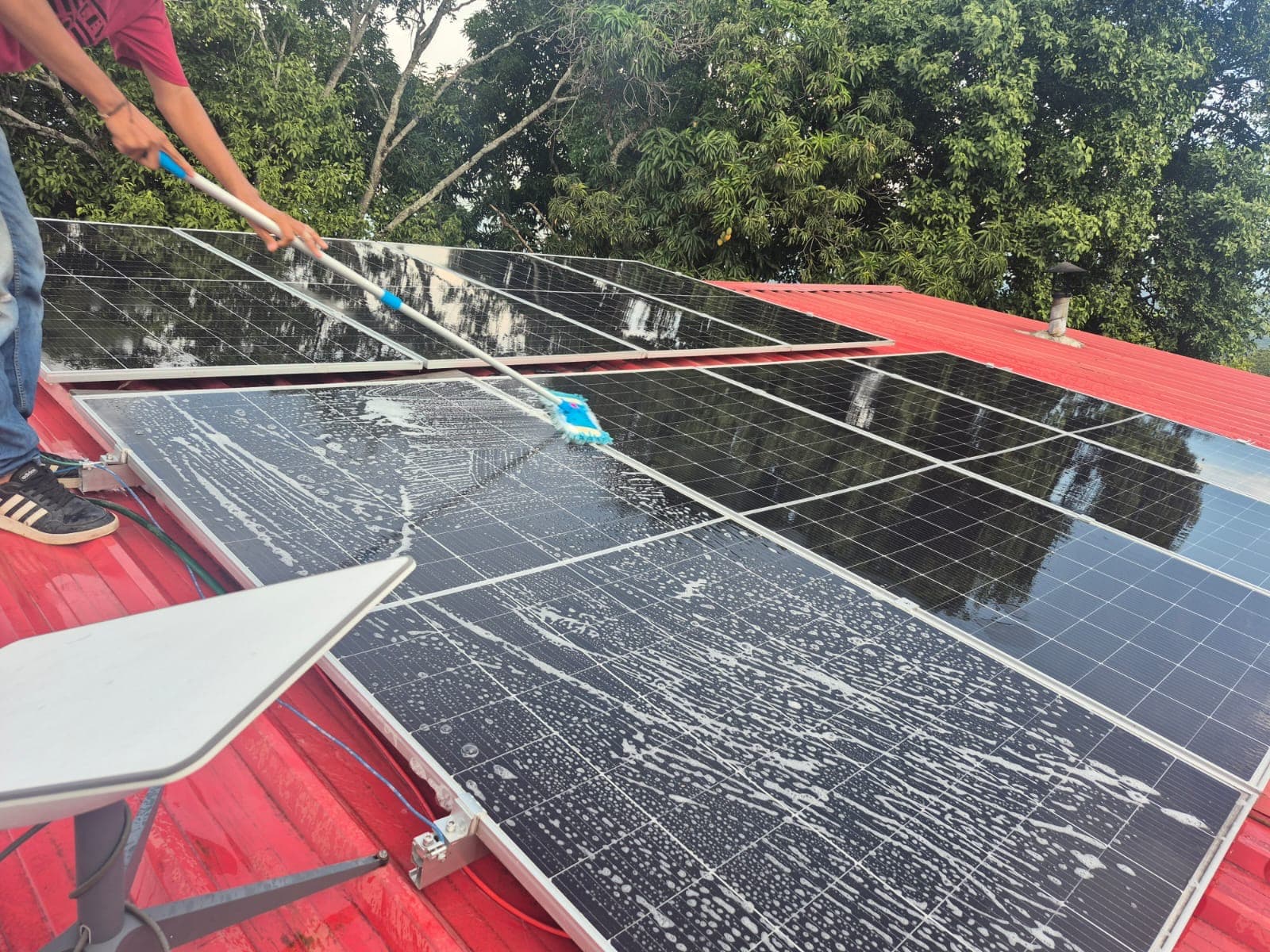 Mantenimiento de instalación de paneles solares